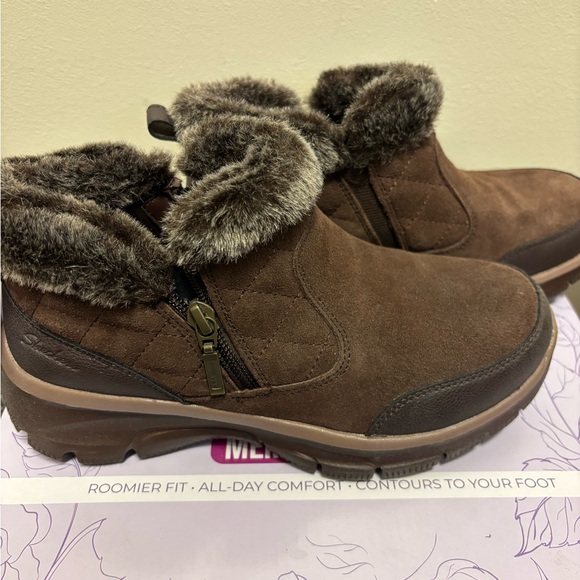Skechers Women's Brown Fur-Lined Ankle Boots - Picture 1 of 7